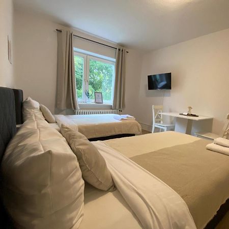 Zentrale 3-Zimmer Wohnung Mit Balkon - Perfekt Fuer Monteure Und Familien Neumuenster Luaran gambar