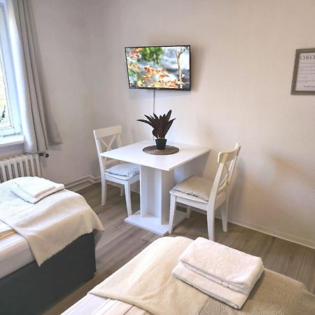 Zentrale 3-Zimmer Wohnung Mit Balkon - Perfekt Fuer Monteure Und Familien Neumuenster Luaran gambar