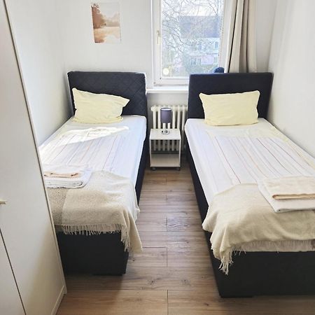 Zentrale 3-Zimmer Wohnung Mit Balkon - Perfekt Fuer Monteure Und Familien Neumuenster Luaran gambar