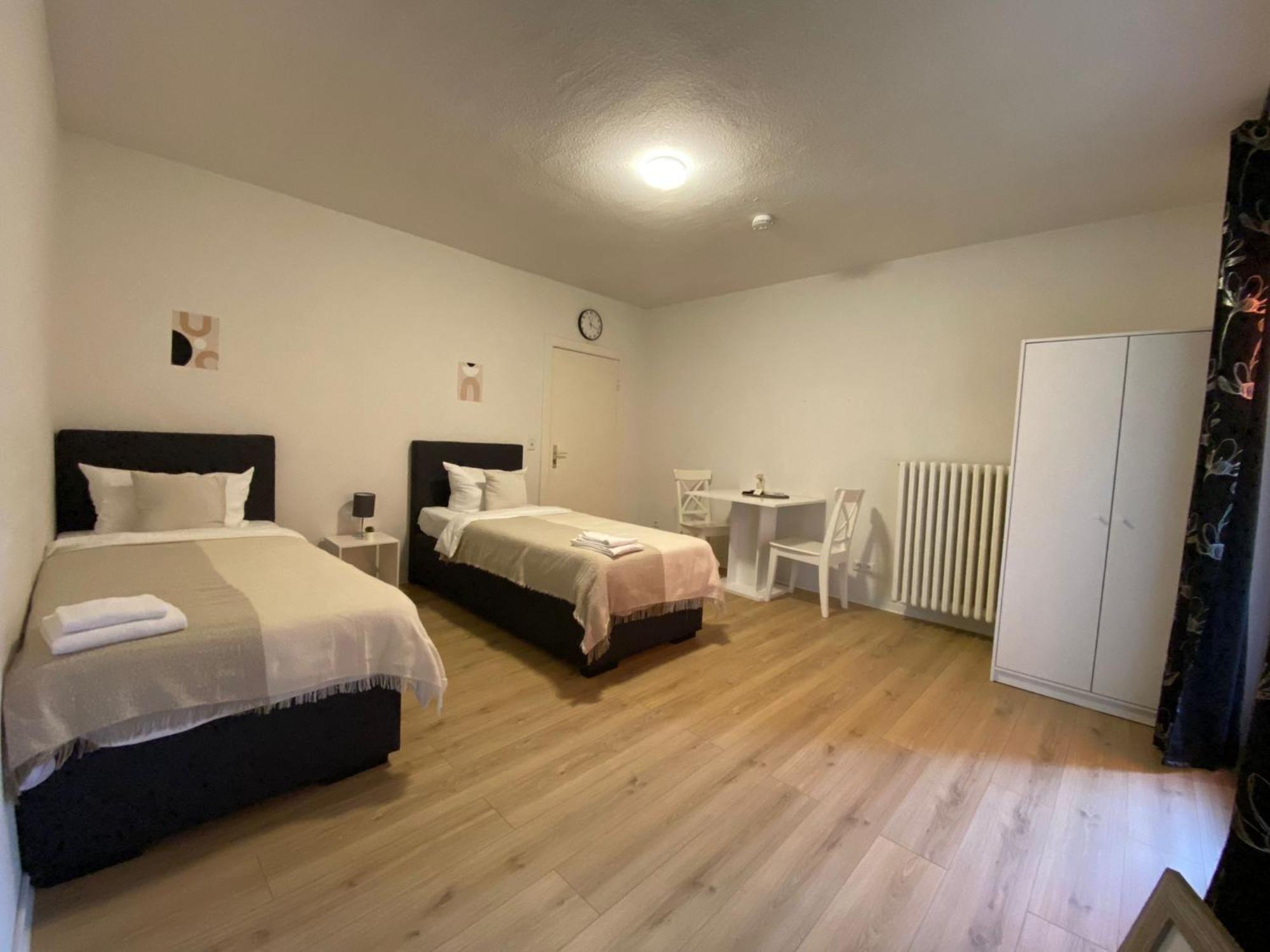Zentrale 3-Zimmer Wohnung Mit Balkon - Perfekt Fuer Monteure Und Familien Neumuenster Luaran gambar