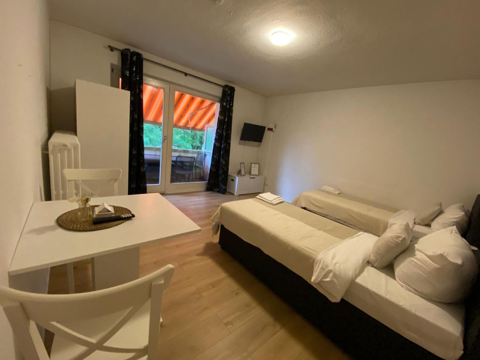 Zentrale 3-Zimmer Wohnung Mit Balkon - Perfekt Fuer Monteure Und Familien Neumuenster Luaran gambar