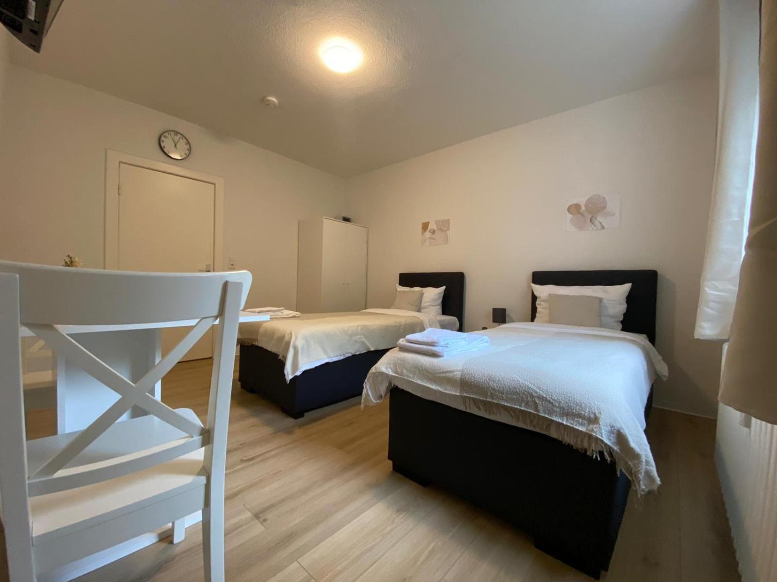 Zentrale 3-Zimmer Wohnung Mit Balkon - Perfekt Fuer Monteure Und Familien Neumuenster Luaran gambar