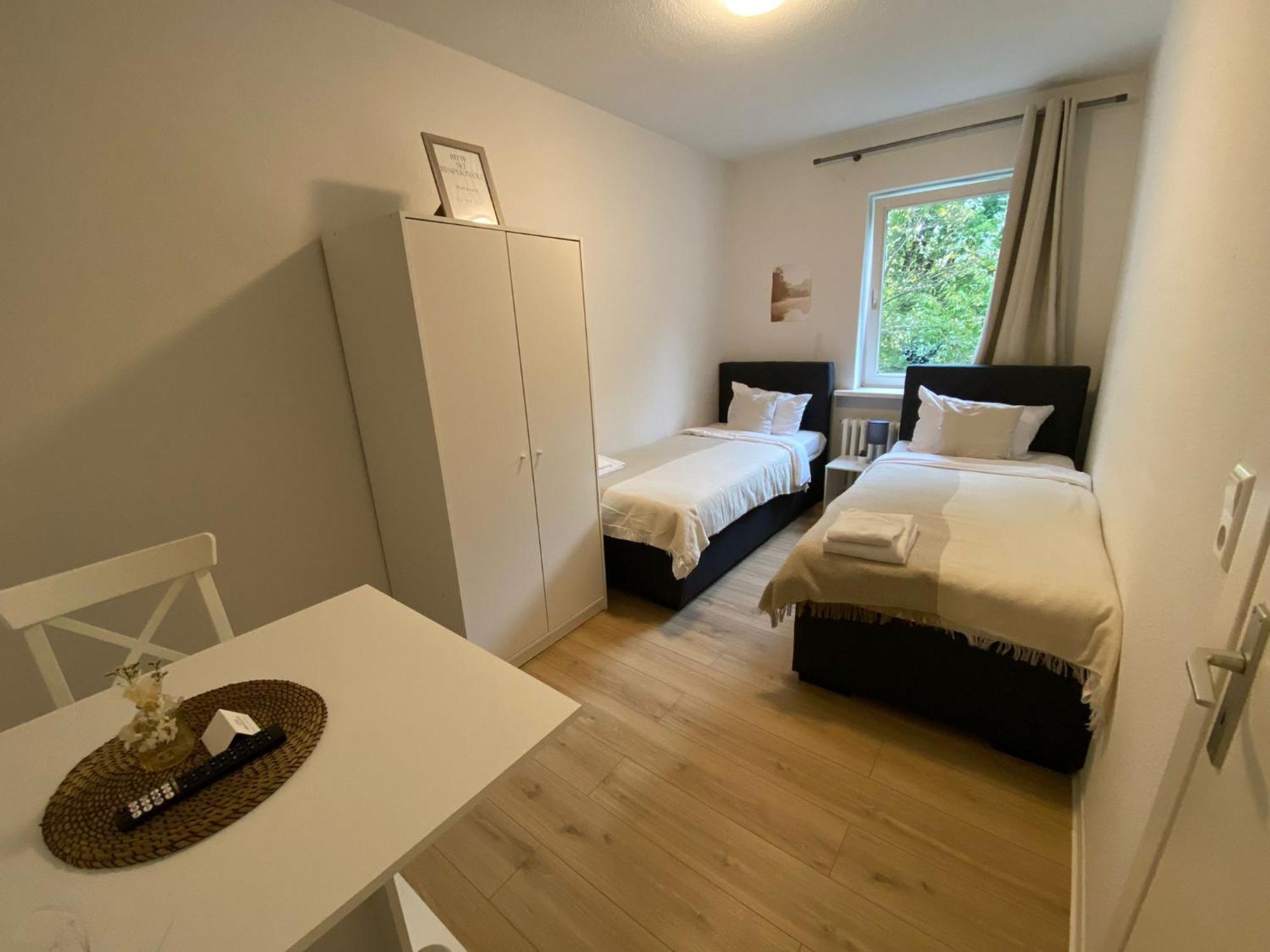 Zentrale 3-Zimmer Wohnung Mit Balkon - Perfekt Fuer Monteure Und Familien Neumuenster Luaran gambar