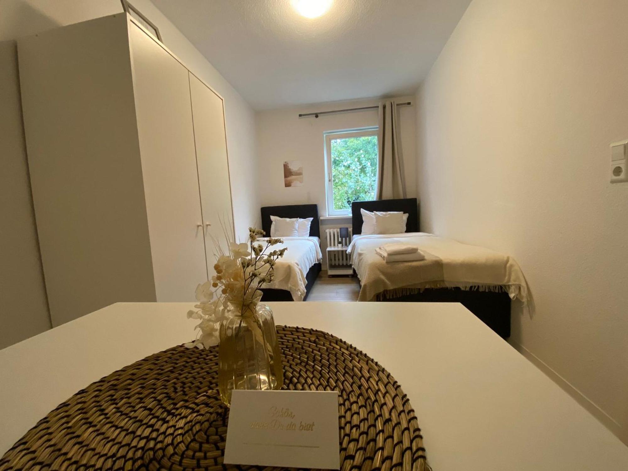 Zentrale 3-Zimmer Wohnung Mit Balkon - Perfekt Fuer Monteure Und Familien Neumuenster Luaran gambar
