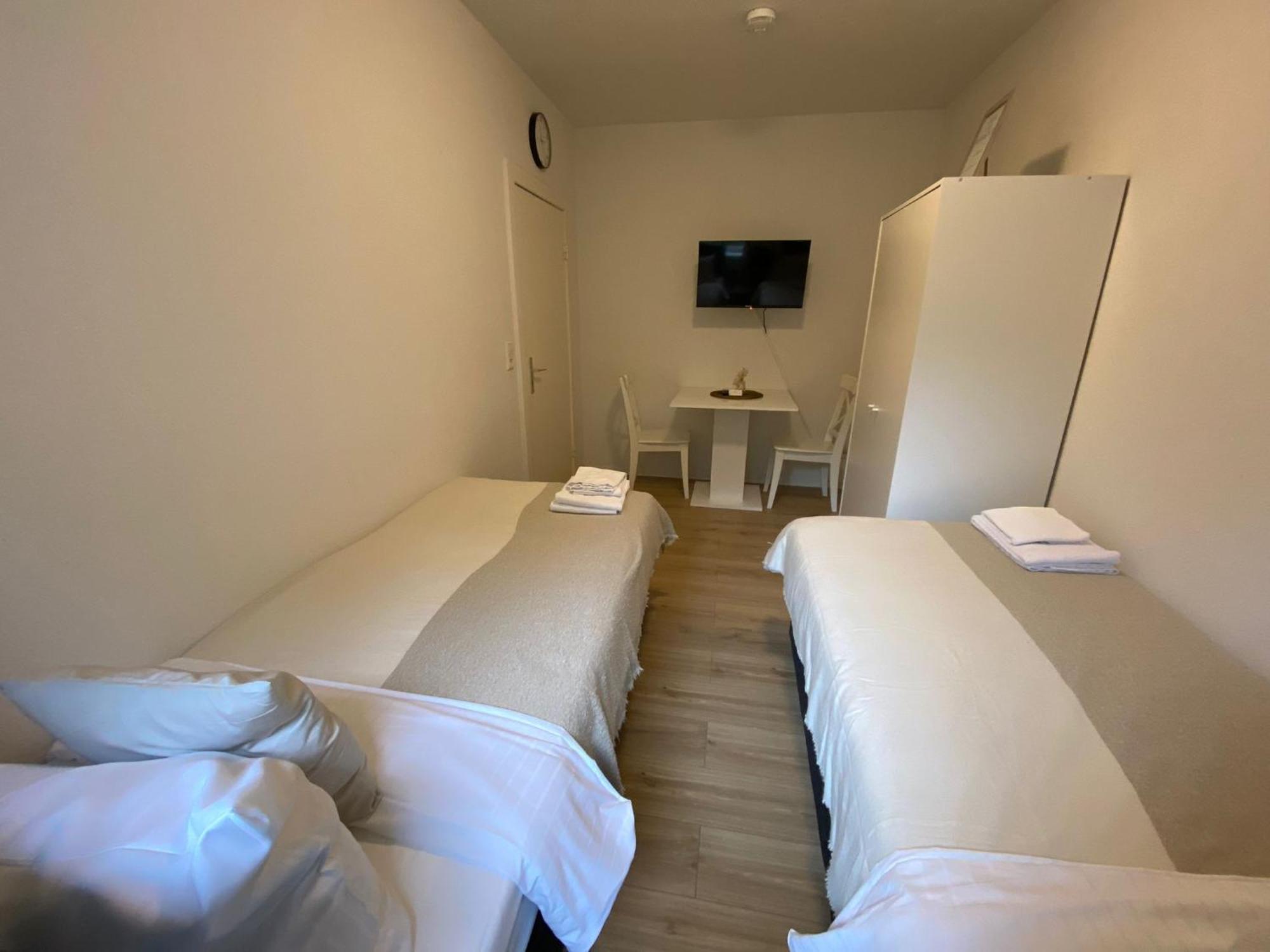 Zentrale 3-Zimmer Wohnung Mit Balkon - Perfekt Fuer Monteure Und Familien Neumuenster Luaran gambar