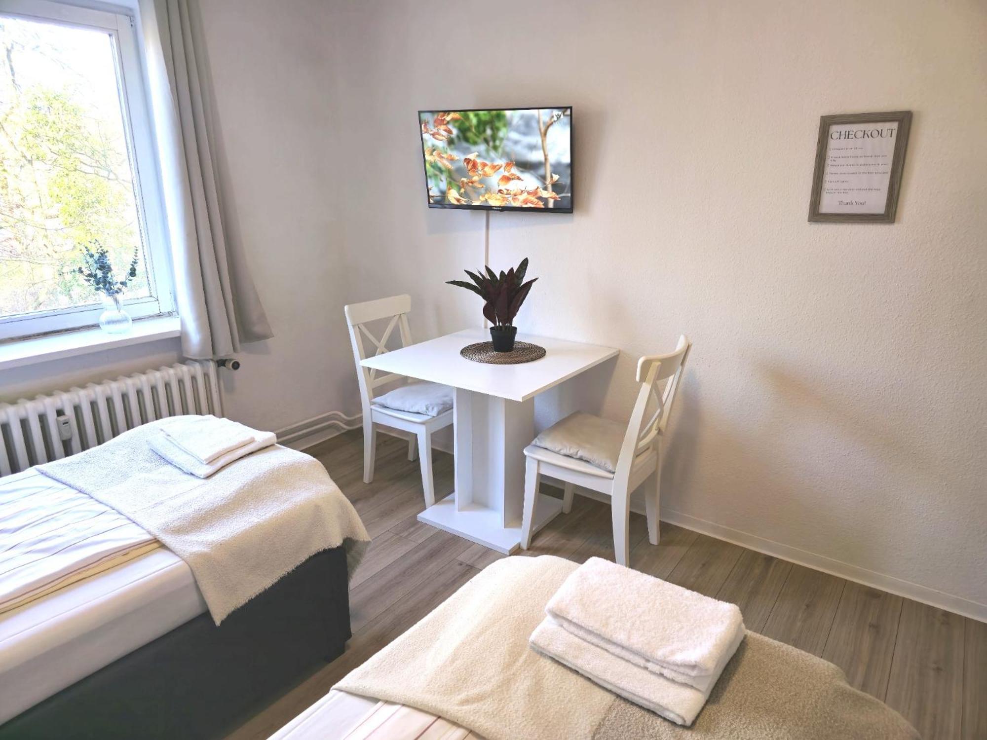 Zentrale 3-Zimmer Wohnung Mit Balkon - Perfekt Fuer Monteure Und Familien Neumuenster Luaran gambar
